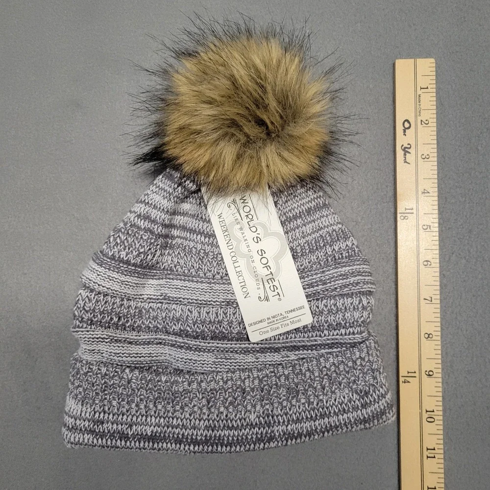 World's Softest Weekend Collection Beanie Hat Gray Knit‎ Faux Fur Pom One Size